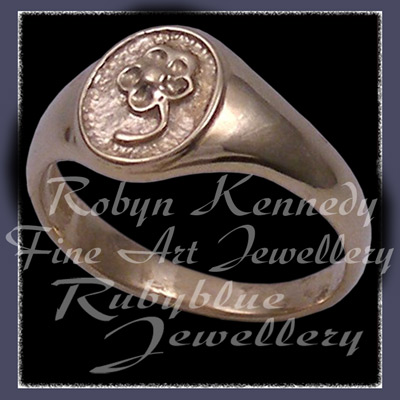10 K Gold 'Blossom' Signet Ring Image